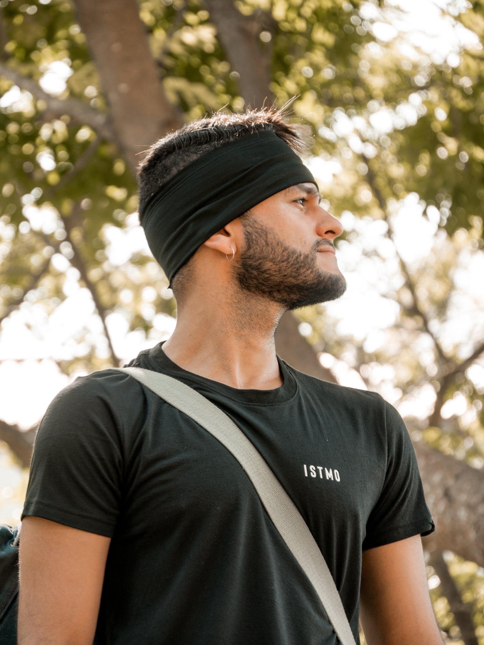 Camiseta negra de Istmo Apparel