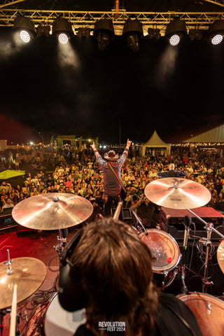 La comunidad reunida en una edición de Revolution Fest